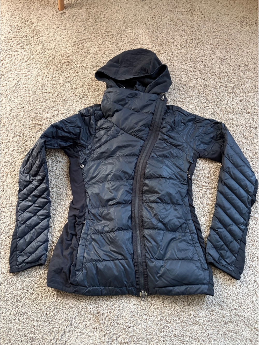 Women's Lululemon What The Fluff Jacket black Sz 6 quilted down hybrid zipper